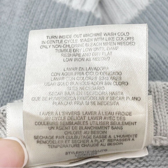 GAME OF THRONES Women’s WINTER IS HERE STARK DIRE WOLF Intarsia Knit Sweater M - Picture 6 of 10